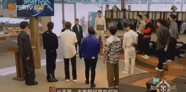 他曾是著名主持,被富婆包養11個月後精神失常,60歲看破紅塵出家
