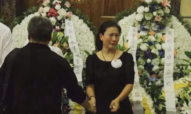 王茜:嫁大23歲導演,結婚9年丈夫去世後,守寡7年完成丈夫遺願