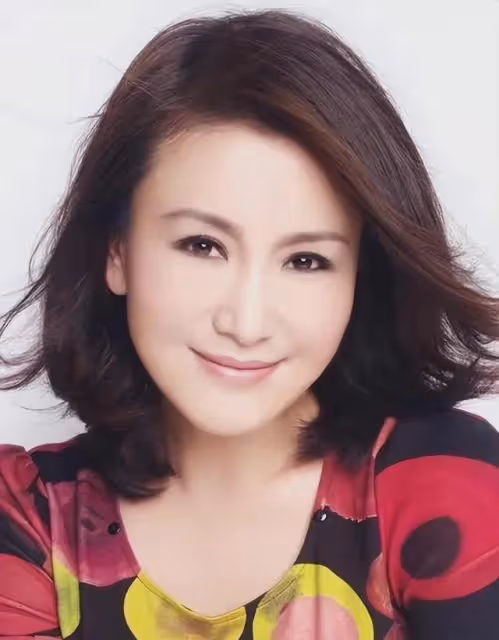 王茜:嫁大23歲導演,結婚9年丈夫去世後,守寡7年完成丈夫遺願