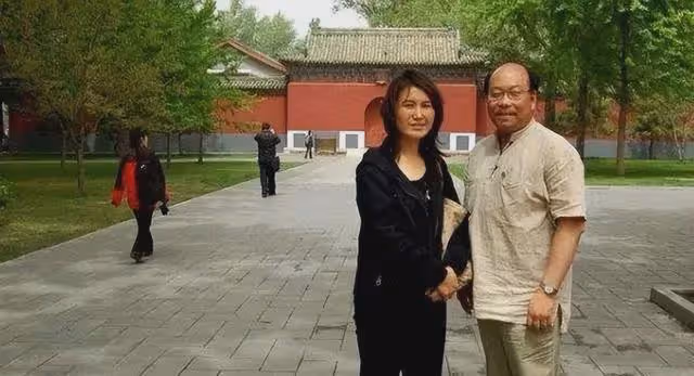 王茜:嫁大23歲導演,結婚9年丈夫去世後,守寡7年完成丈夫遺願