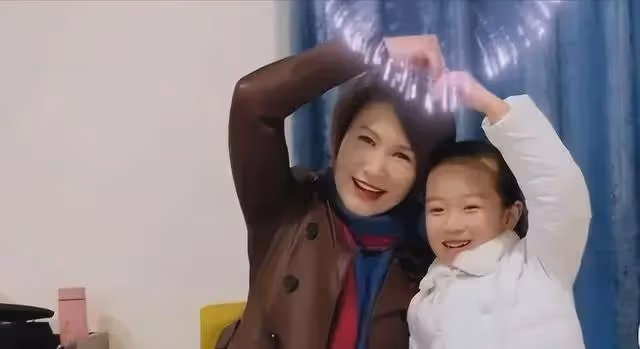 王茜:嫁大23歲導演,結婚9年丈夫去世後,守寡7年完成丈夫遺願