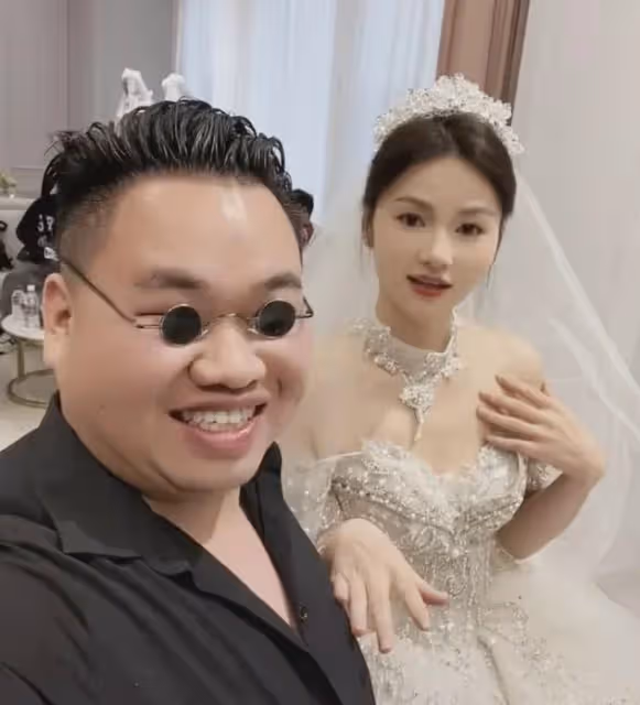 他用三年時間,從流水線工人到千萬級網紅,如今求婚高顏值女友