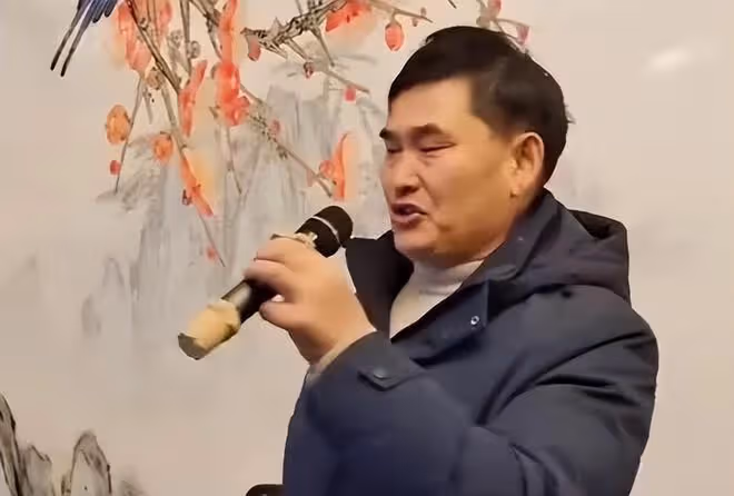 大衣哥兒媳陳萌變俏麗,成為朱家的話事人,和大衣哥各頂半邊天