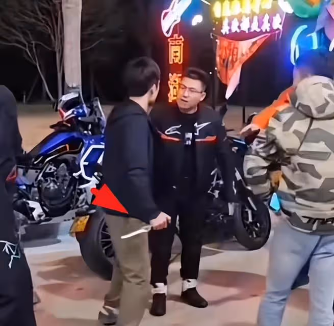 小米車主撞摩托車後續:官方通報故意傷人,23歲嫌疑人被控制