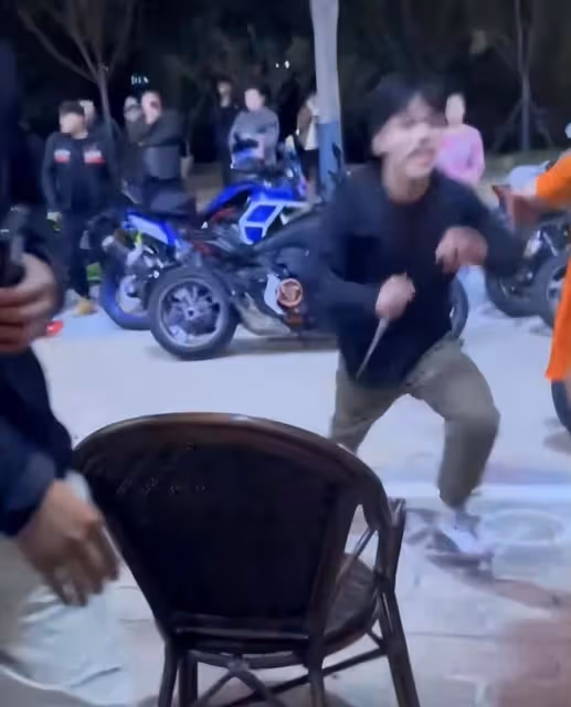 小米車主撞摩托車後續:官方通報故意傷人,23歲嫌疑人被控制