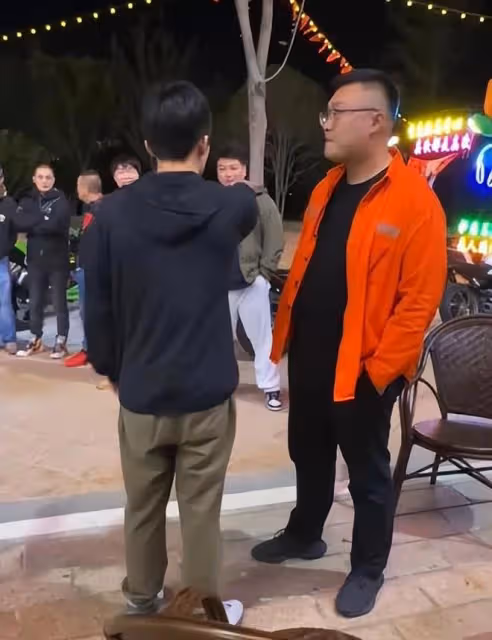小米車主撞摩托車後續:官方通報故意傷人,23歲嫌疑人被控制