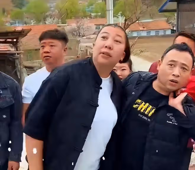 東北雨姐已無法翻身!她和老蒯背負千萬債務,誠信的基石崩塌