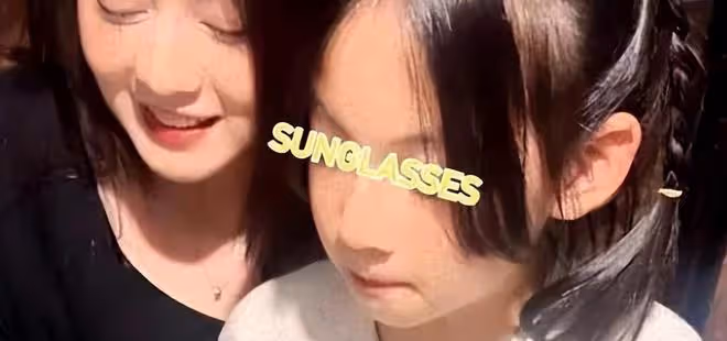 周渝民8歲女兒正面照公開,喻虹淵摟著女兒切蛋糕,母女像姐妹