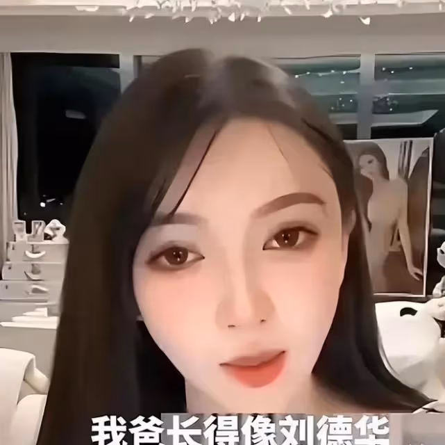 辛巴點名葉珂爸爸媽媽,稱他們學歷和工作是假的,黃曉明沒回應