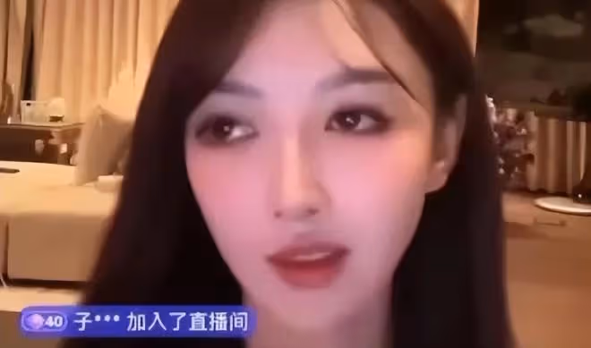 辛巴點名葉珂爸爸媽媽,稱他們學歷和工作是假的,黃曉明沒回應