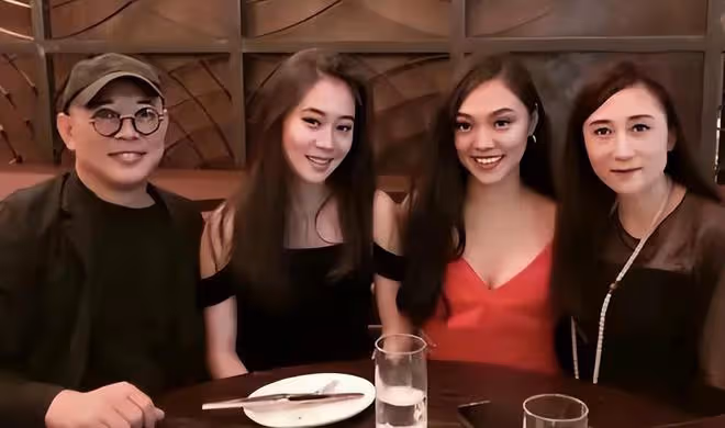 李連杰分享24歲女兒Jane的時尚美照,拍攝的雜誌風格很古典