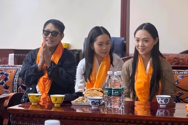 李連杰分享24歲女兒Jane的時尚美照，拍攝的雜誌風格很古典