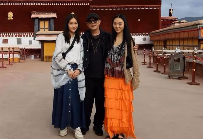 李連杰分享24歲女兒Jane的時尚美照，拍攝的雜誌風格很古典