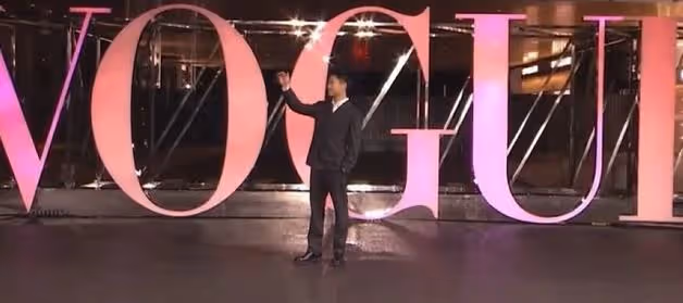 奚夢瑤帶何猷君走T台,「奚貴妃」都被拽出高低肩來啦,哈哈