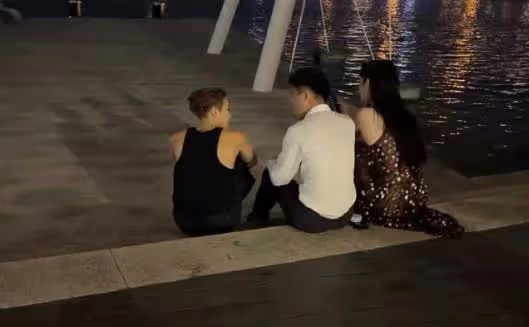 奚夢瑤帶何猷君走T台,「奚貴妃」都被拽出高低肩來啦,哈哈