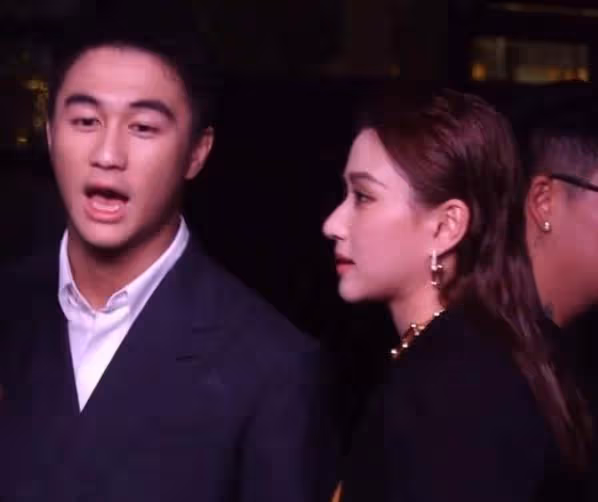 奚夢瑤帶何猷君走T台,「奚貴妃」都被拽出高低肩來啦,哈哈