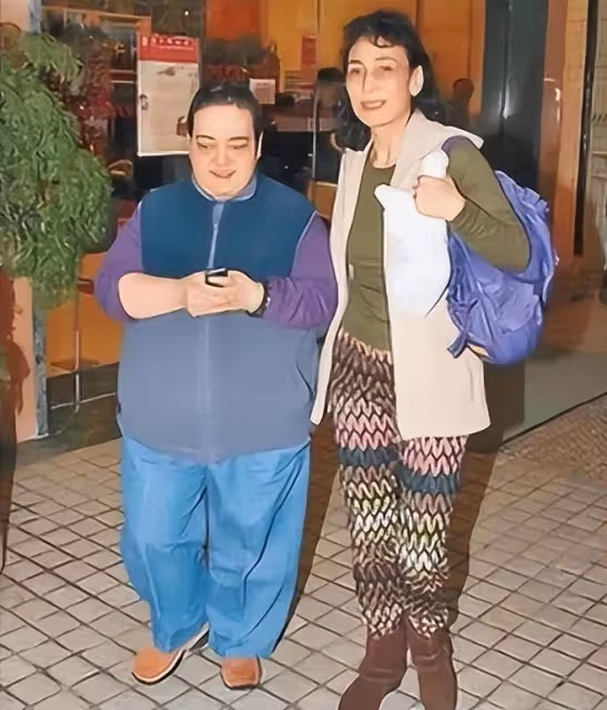 何超賢手握父親何鴻燊18億大宅,與妹妹何超雄成為敵人