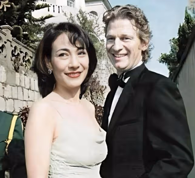何超賢手握父親何鴻燊18億大宅，與妹妹何超雄成為敵人