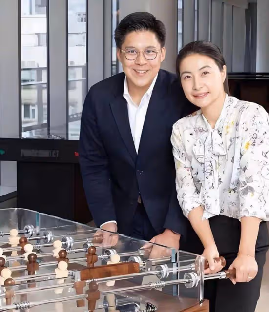 郭晶晶43歲生日,「晶剛」夫妻溫馨互動,夫妻一起燦笑好可愛