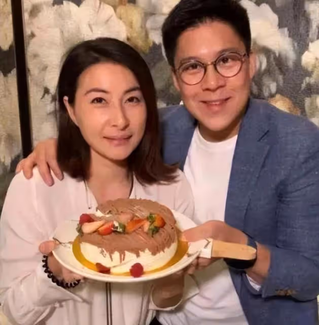 郭晶晶43歲生日,「晶剛」夫妻溫馨互動,夫妻一起燦笑好可愛
