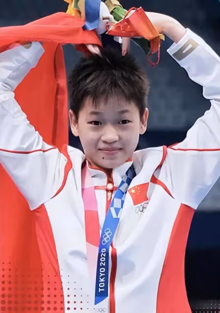 全紅嬋在北京被偶遇,剪短髮重回14歲,小臉也變圓了不少