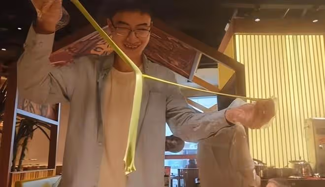 龐眾望帶女朋友現身,他們日常互動很暖心,他很懂得照顧女友