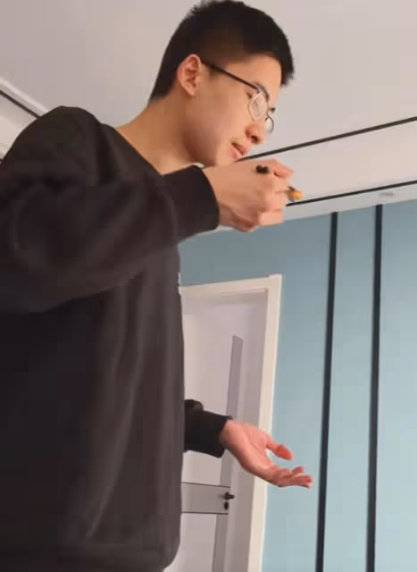 龐眾望帶女朋友現身,他們日常互動很暖心,他很懂得照顧女友