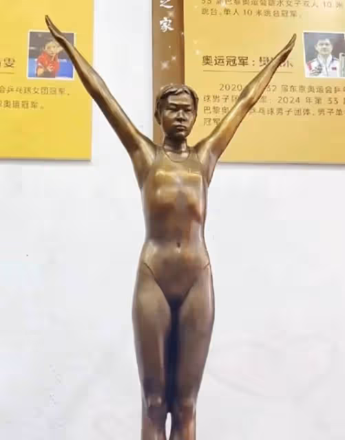 全紅嬋銅像認不出:五官模樣都不像嬋寶,下巴的痣也比較突出