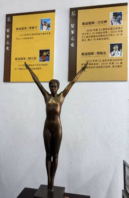 全紅嬋銅像認不出:五官模樣都不像嬋寶,下巴的痣也比較突出