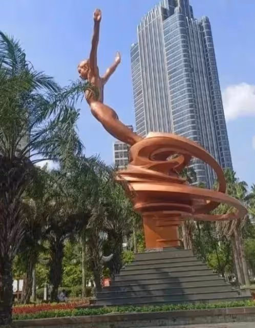 全紅嬋銅像認不出:五官模樣都不像嬋寶,下巴的痣也比較突出