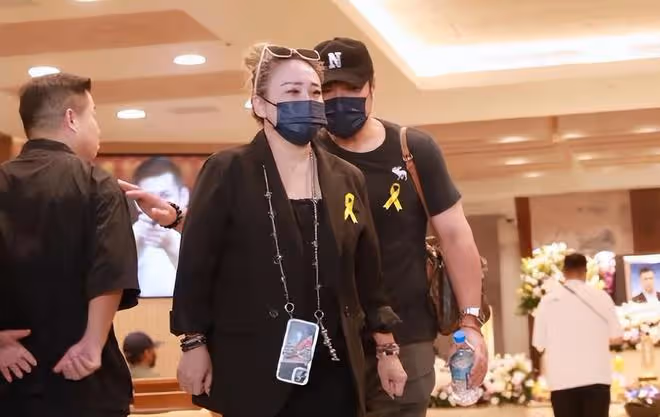 汪建民告別儀式遺照曝光:陳為明含淚送別,胞妹出面鞠躬致意