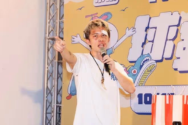 孫安佐被打到滿臉淤青,狄鶯落淚心疼,面對鏡頭仍舊不忘耍帥
