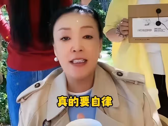 張蘭否認拖欠大S孩子撫養費,不欠孫兒一分錢,反勸大S要自律自愛