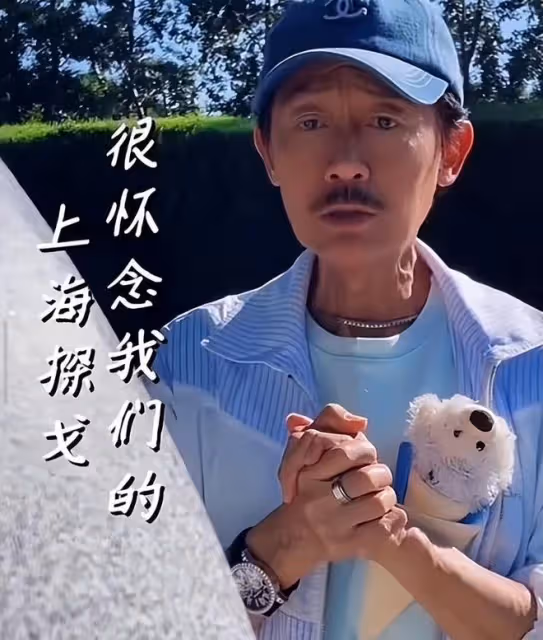 陳勛奇到墓地探望周海媚,為故友獻上鮮花,演唱《紅塵情歌》落淚