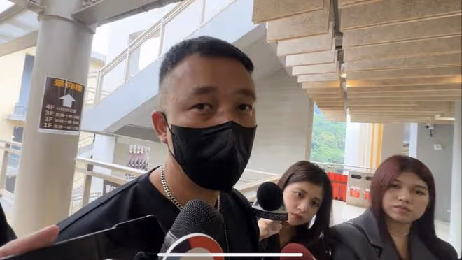 汪建民葬禮不擺花籃花圈,靈堂布置一切從簡,骨灰入公墓安葬