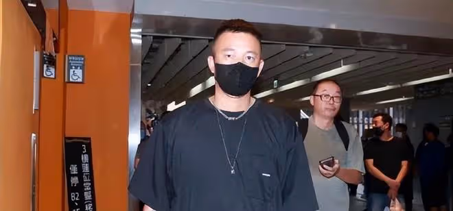 汪建民葬禮不擺花籃花圈,靈堂布置一切從簡,骨灰入公墓安葬
