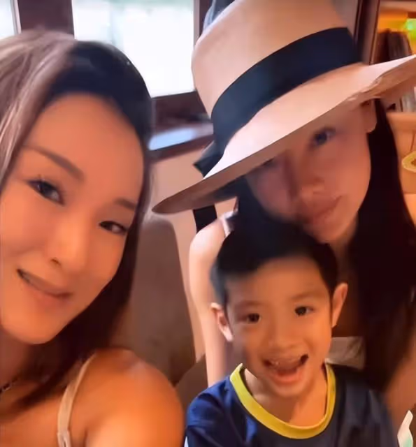 樂基兒帶5歲兒子出鏡,小朋友正面照超帥,五官輪廓特別像媽媽