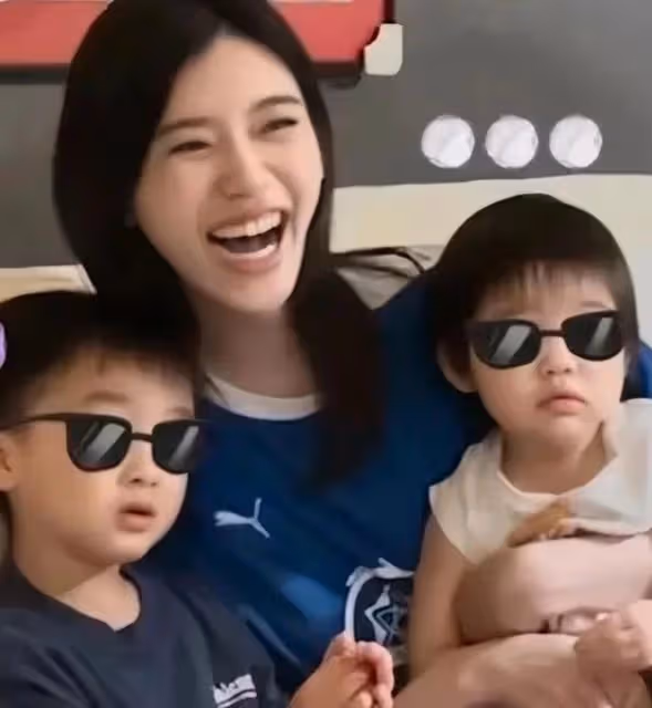 賭王三房前兒媳齊嬌狀態好,前婆婆獨寵兩個孫女,過幸福名媛生活