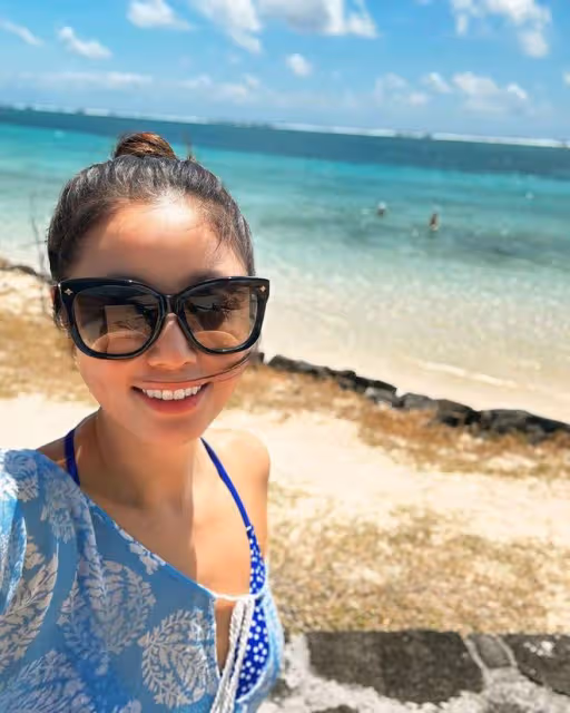 林心如開心度假,自拍重回青春模樣,聲稱要抓住夏天的尾巴