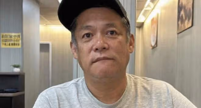 汪建民生前最後露面公開:眼神充血無光,拄拐杖彎腰困難