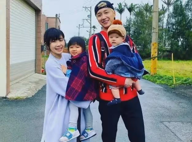 福原愛女兒7歲生日,媽媽福原愛缺席,江宏傑帶姐弟吃蛋糕
