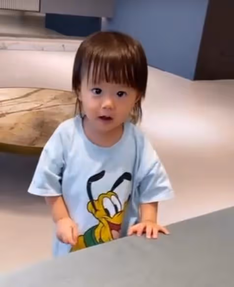 福原愛女兒7歲生日,媽媽福原愛缺席,江宏傑帶姐弟吃蛋糕