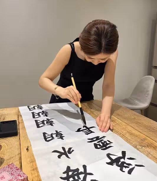 福原愛女兒7歲生日,媽媽福原愛缺席,江宏傑帶姐弟吃蛋糕