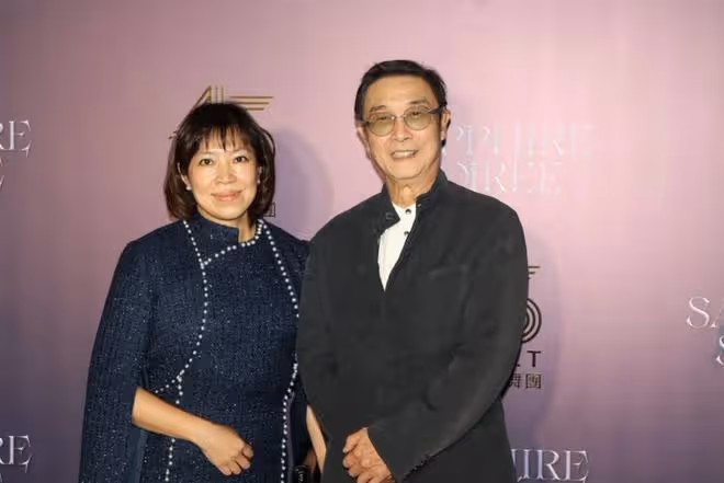 何超瓊帶姐妹出席芭蕾舞晚宴,眾多香港名媛齊聚,現場熱鬧非凡