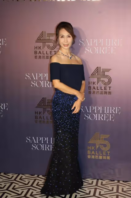 何超瓊帶姐妹出席芭蕾舞晚宴,眾多香港名媛齊聚,現場熱鬧非凡