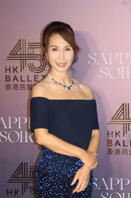 何超瓊帶姐妹出席芭蕾舞晚宴,眾多香港名媛齊聚,現場熱鬧非凡