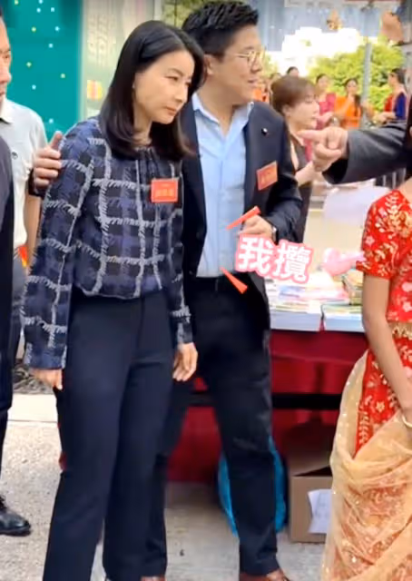 郭晶晶現身香港,帶領運動員一起做慈善,穿格子衫的她好漂亮