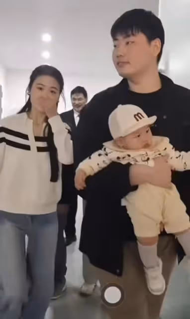 大衣哥孫兒5個月,已坐擁千萬身家,卻遭到同村人的眼紅和嫉妒