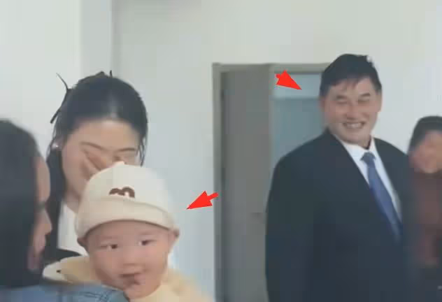 大衣哥孫兒5個月,已坐擁千萬身家,卻遭到同村人的眼紅和嫉妒