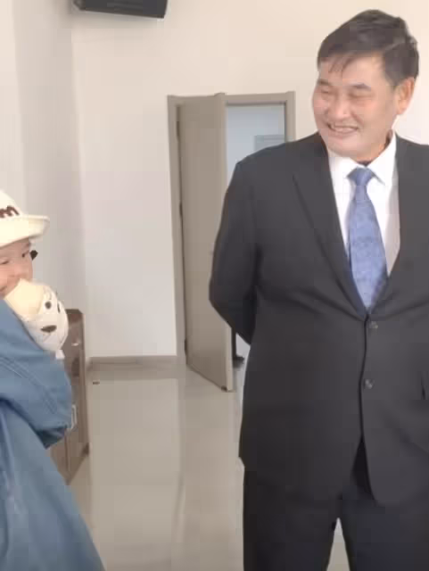 大衣哥孫兒5個月,已坐擁千萬身家,卻遭到同村人的眼紅和嫉妒